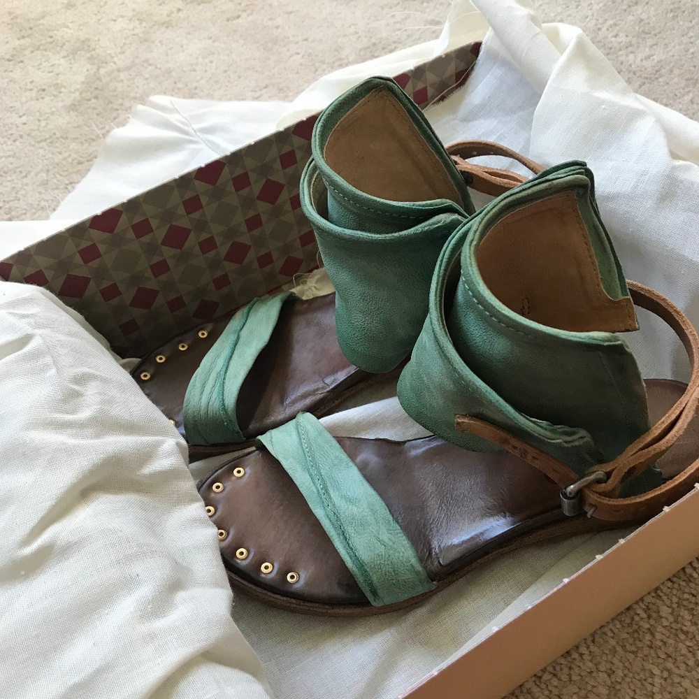 Women's leather sandals